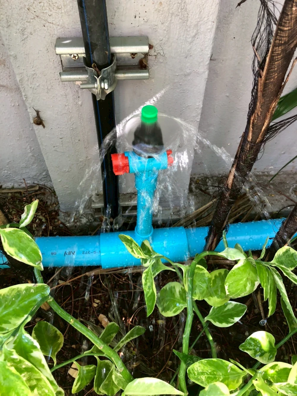 โครงการนำน้ำเสียที่ผ่านกระบวนการบำบัดกลับมาใช้ประโยชน์เพื่อรดน้ำต้นไม้ (Recycle)