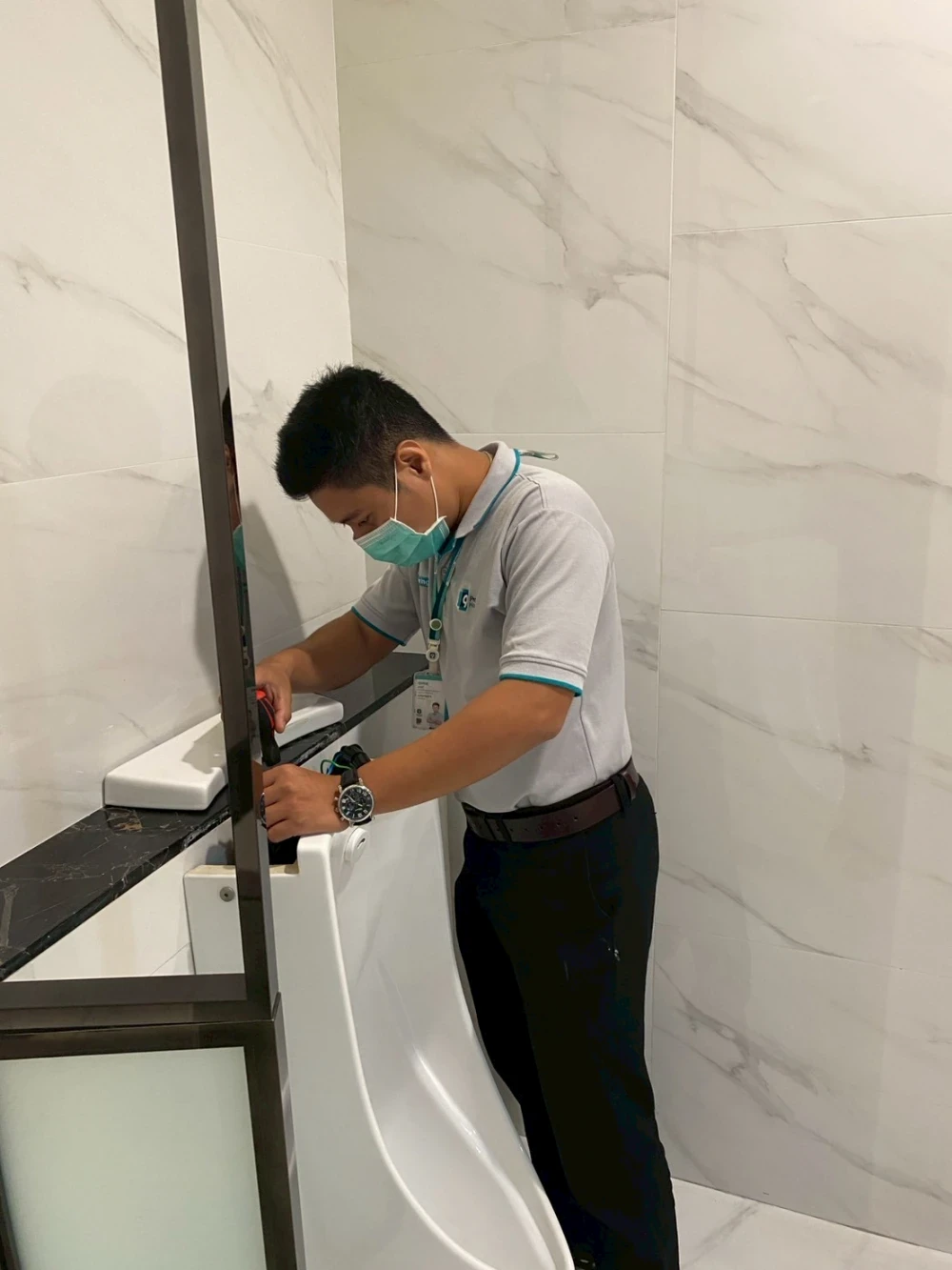 โครงการปรับลดฟังก์ชันการชำระล้างอัตโนมัติของโถปัสสาวะในห้องน้ำชายสาธารณะ