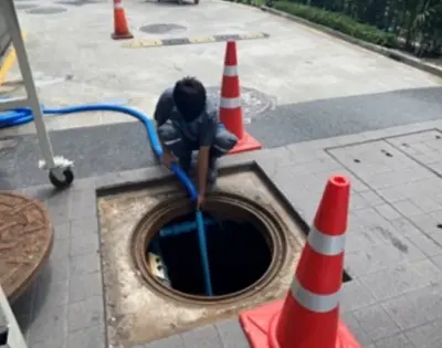 โครงการติดตั้งท่อสเปรย์ฉีดตะกอนลอยในบ่อบำบัดน้ำเสีย อาคาร B